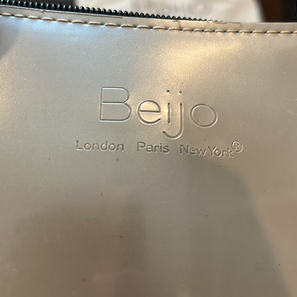 Beijo Silver Purse with Bag - Picture 6 of 11
